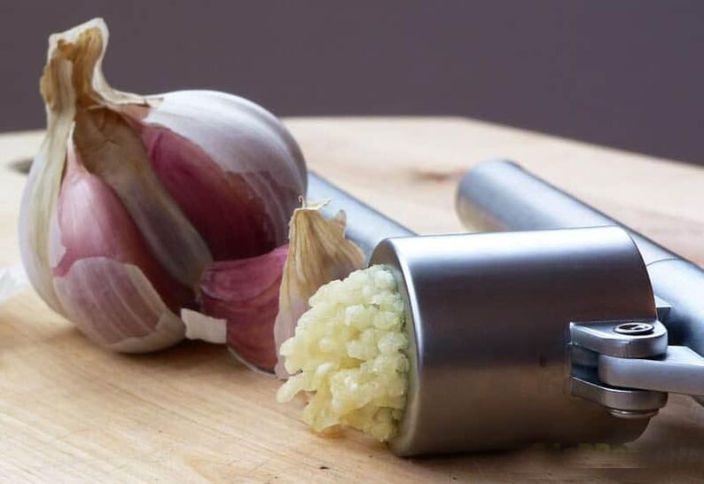 Garlic and onions from parasites